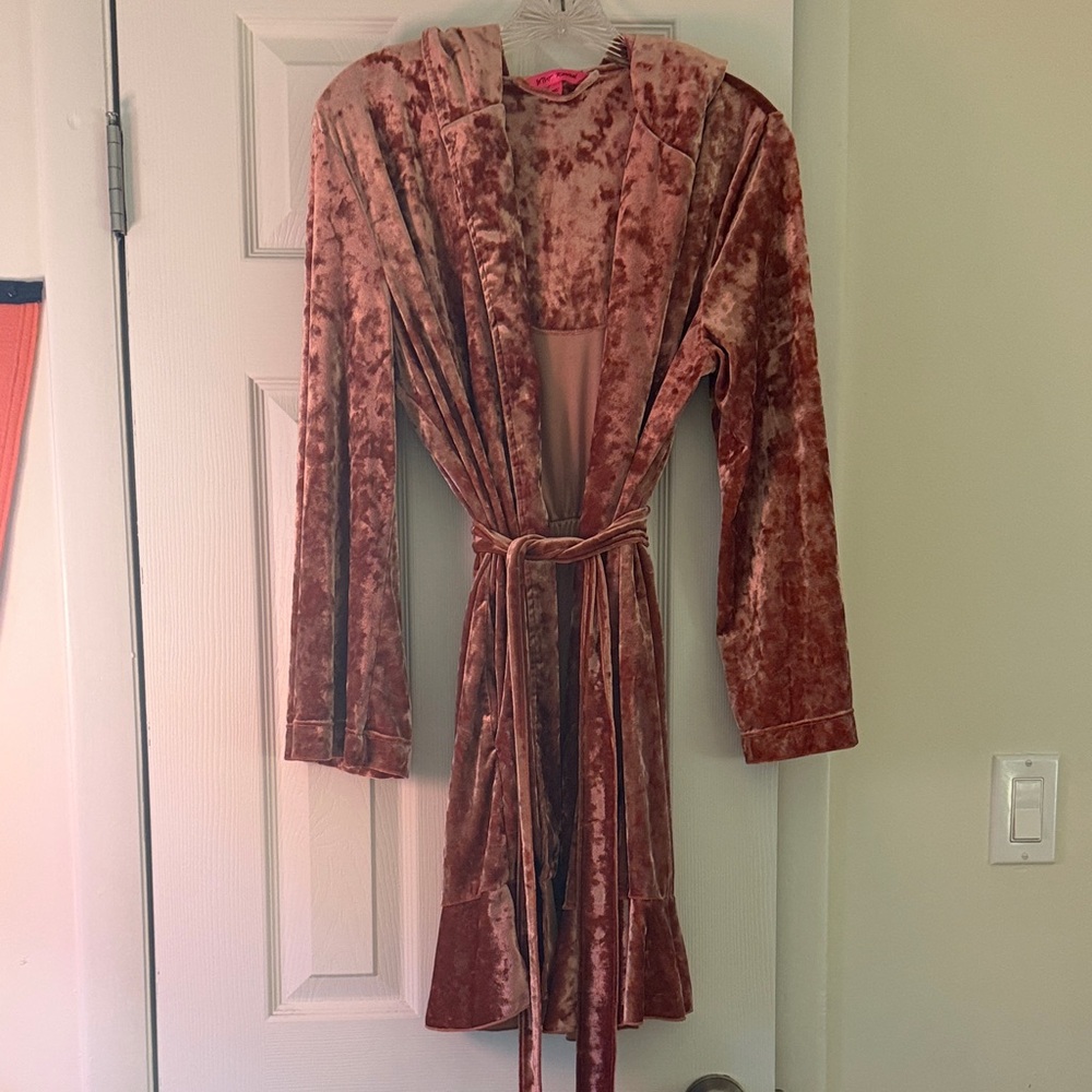 Betsey Johnson Rose Blush Velvet Hooded Robe